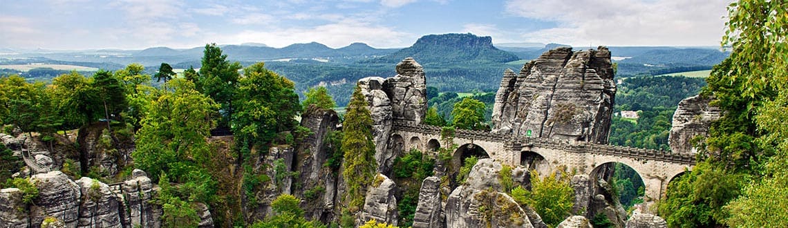 Blick auf Basteibrücke in der Sächsischen Schweiz